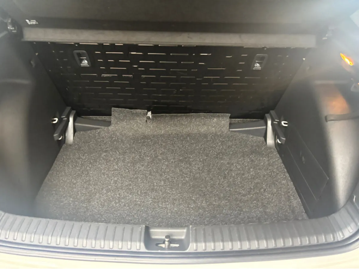 Skoda Fabia ACTIVE 1.0 MPI 65HP 5DR - Image 2