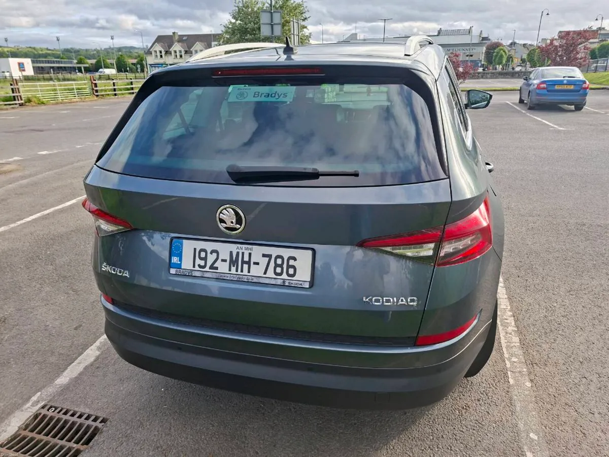 Skoda Kodiak style demo panoramic sunroof - Image 6