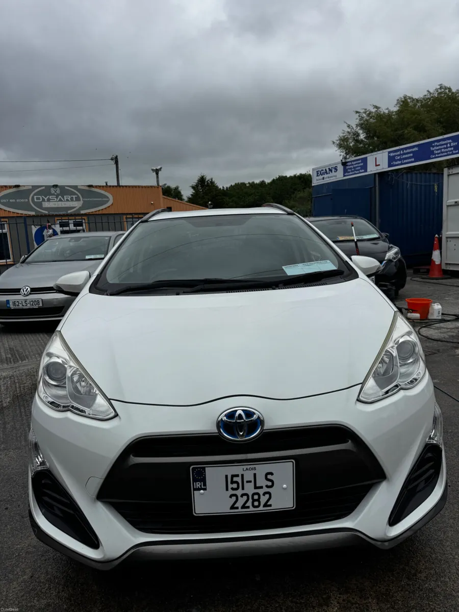 **Toyota Aqua 2015 Hybrid – Excellent Condition** - Image 2