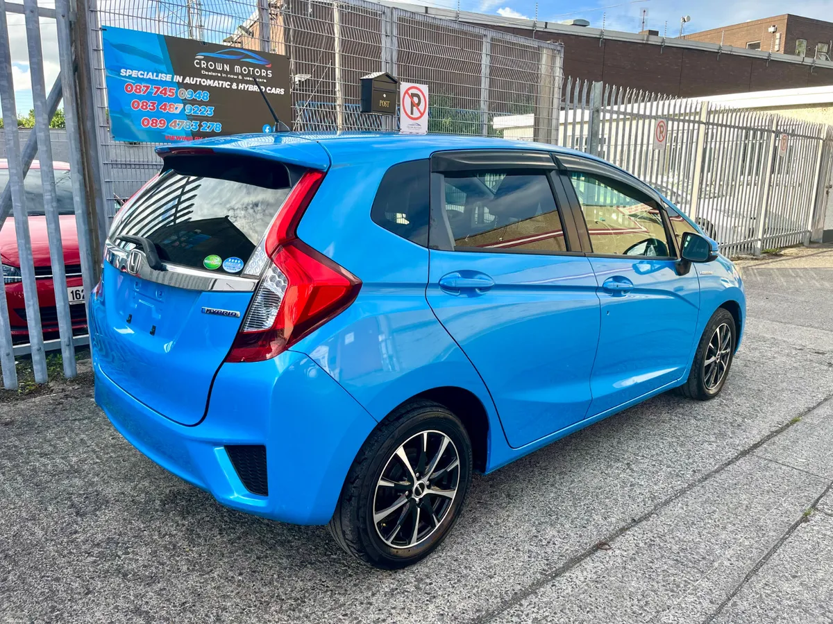 Honda fit hybrid 2013 - Image 3