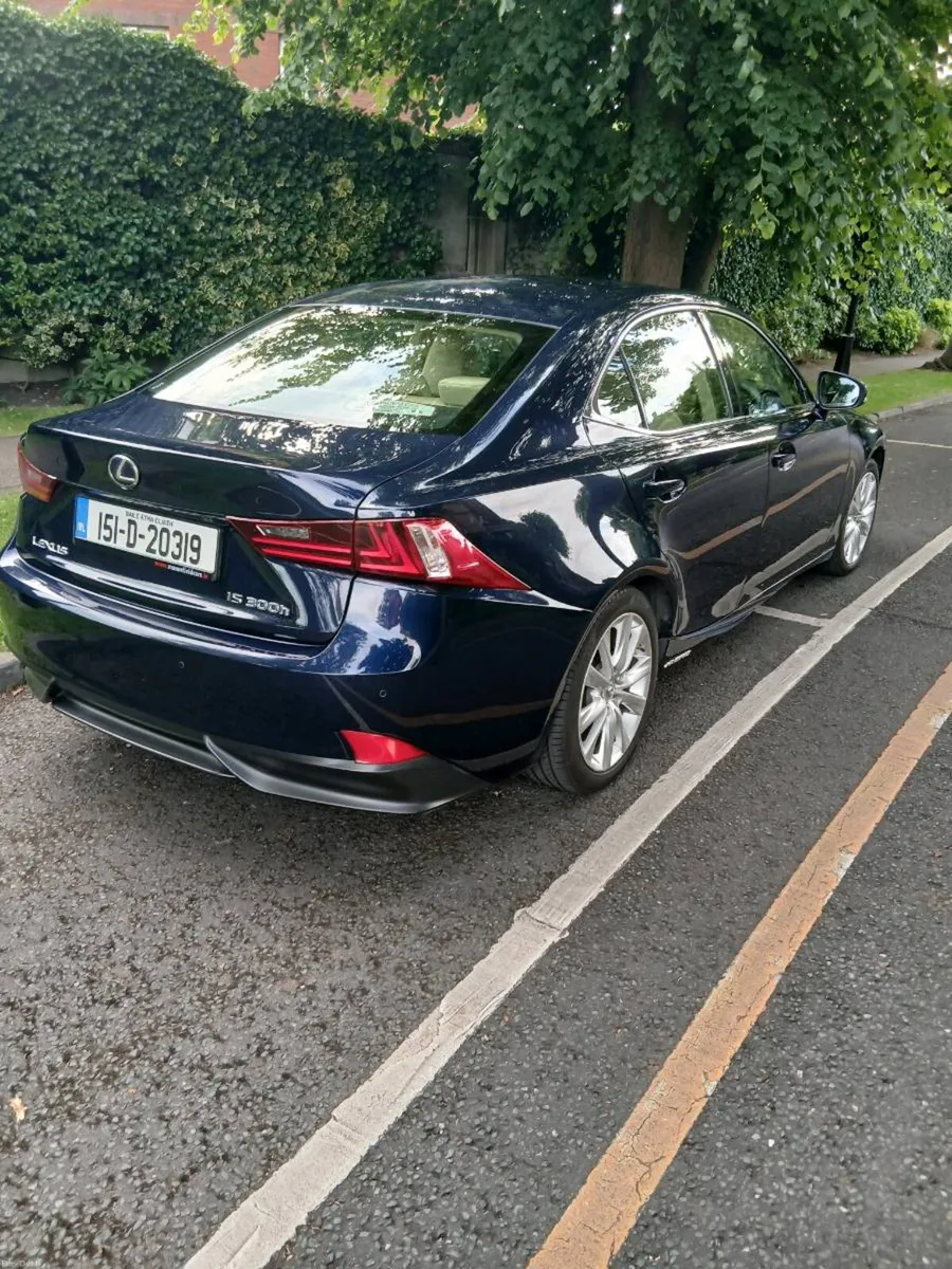 Lexus IS300h - Image 3
