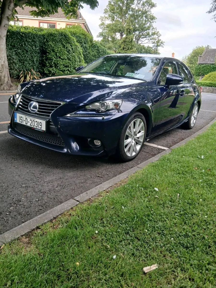 Lexus IS300h - Image 2