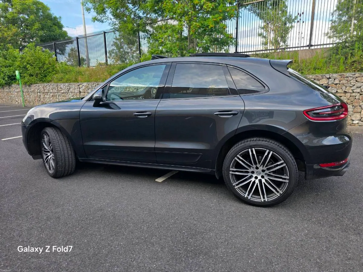 2018 Porsche Macan S 2.0 Turbo 4 Wheel Drive - Image 3