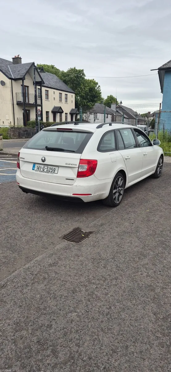 Skoda Superb 2014 - Image 2
