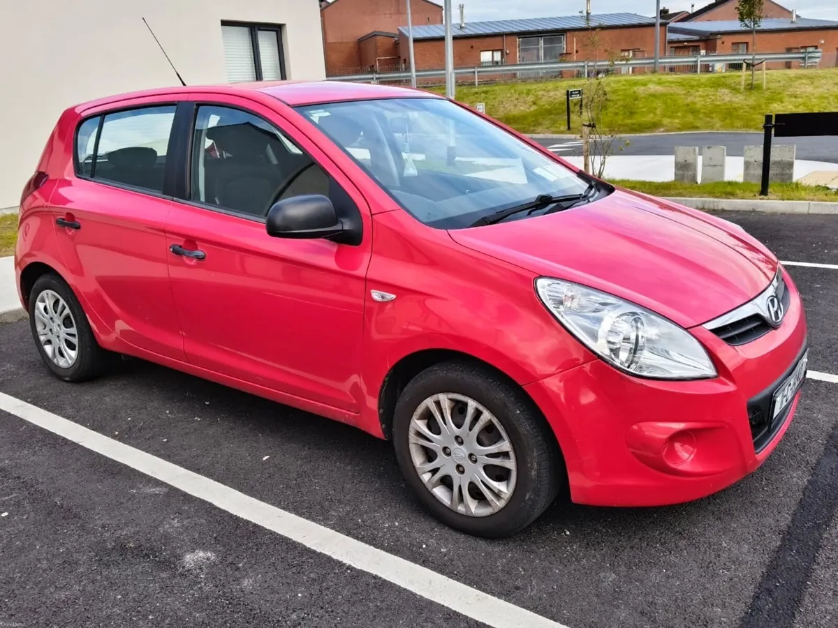 Hyundai i20 **Low miles ** - Image 3