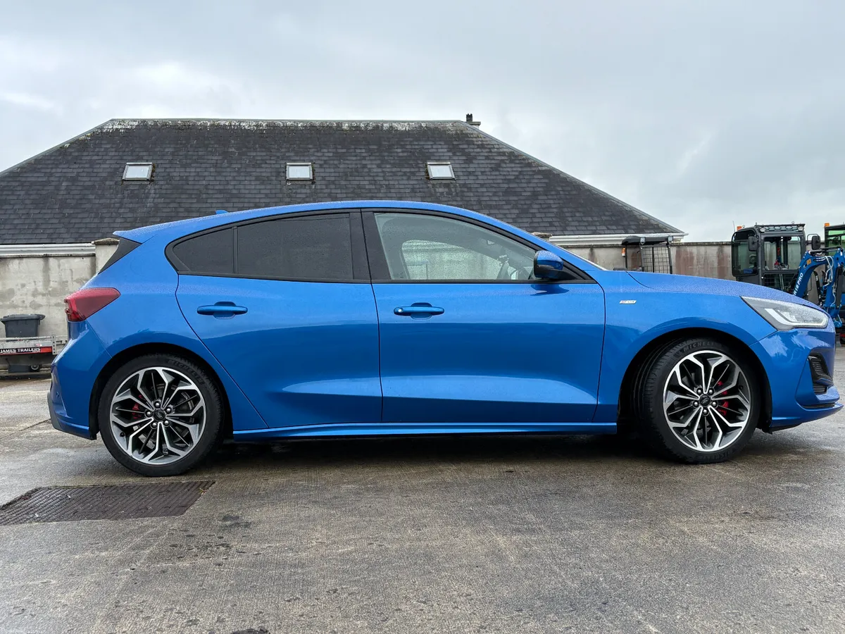 Stunning Ford Focus ST Line X - Image 3