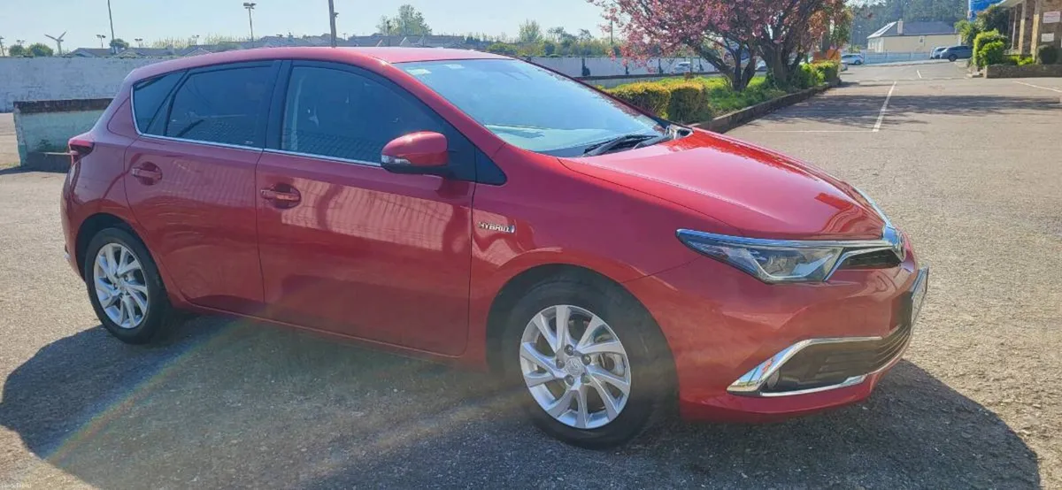 Toyota Auris 1.8L Petrol Hybrid Automatic - Image 4
