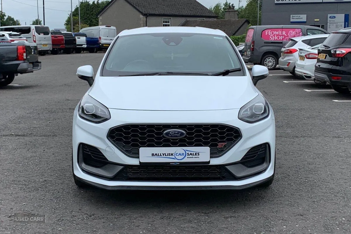 Ford Fiesta HATCHBACK - Image 4