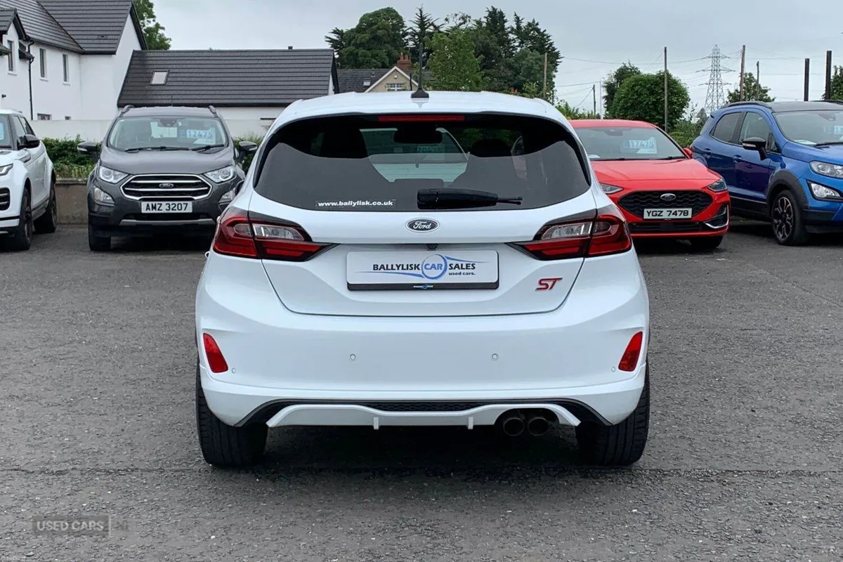 Ford Fiesta HATCHBACK - Image 5