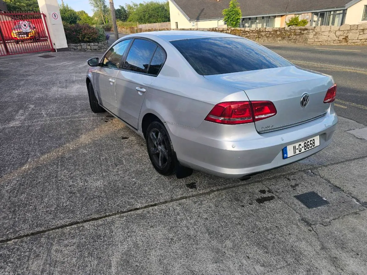 2011 Volkswagen Passat - Image 2