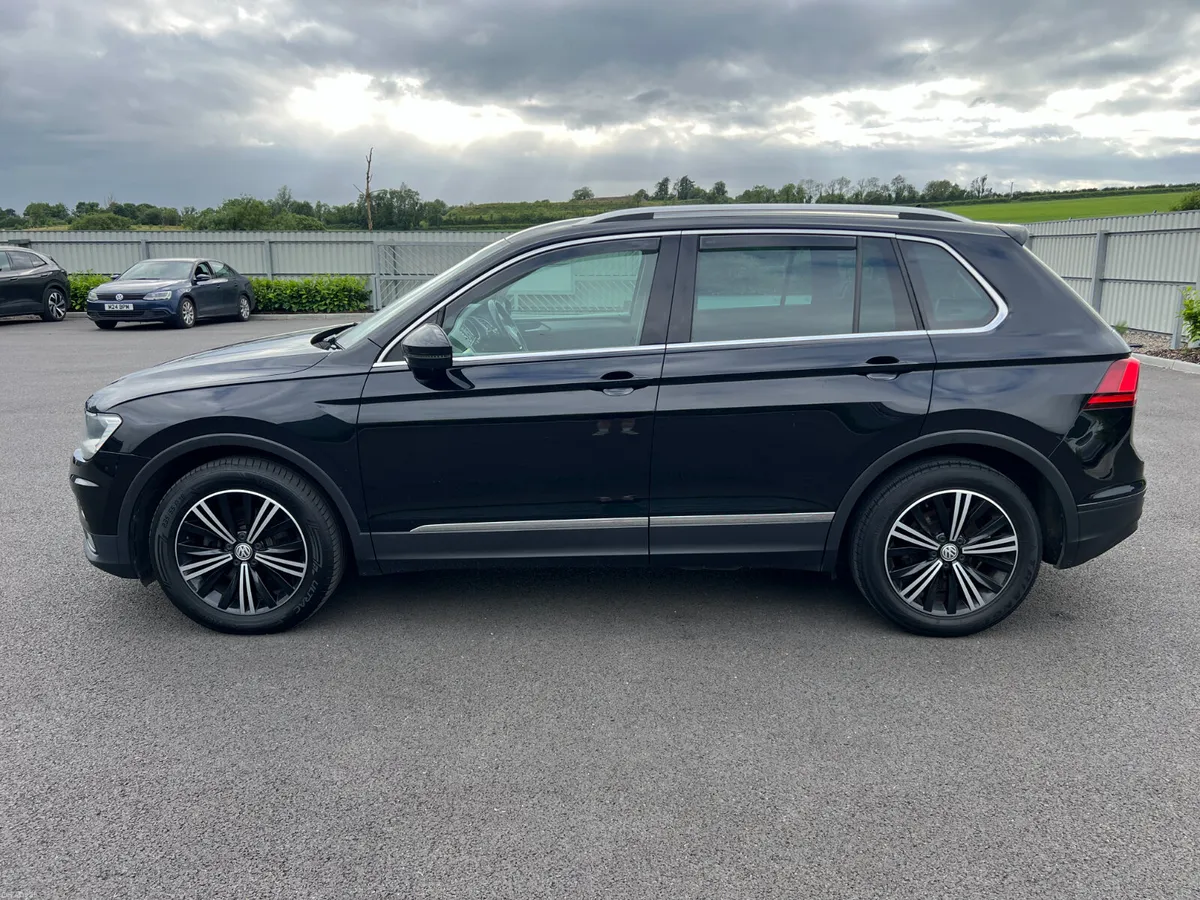 2017 (172) Volkswagen Tiguan SE 2.0 TDI BMT - Image 6