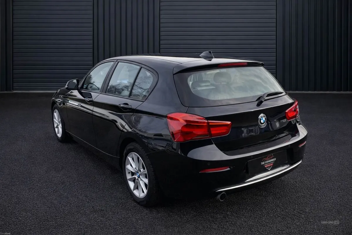 BMW 1-Series 1.5 118i EfficientDynamics SE Auto 5D - Image 5