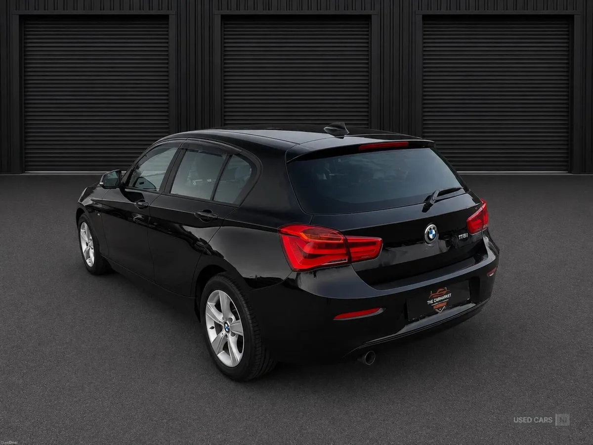 BMW 1-Series 1.5 118i EfficientDynamics SE Auto 5D - Image 5
