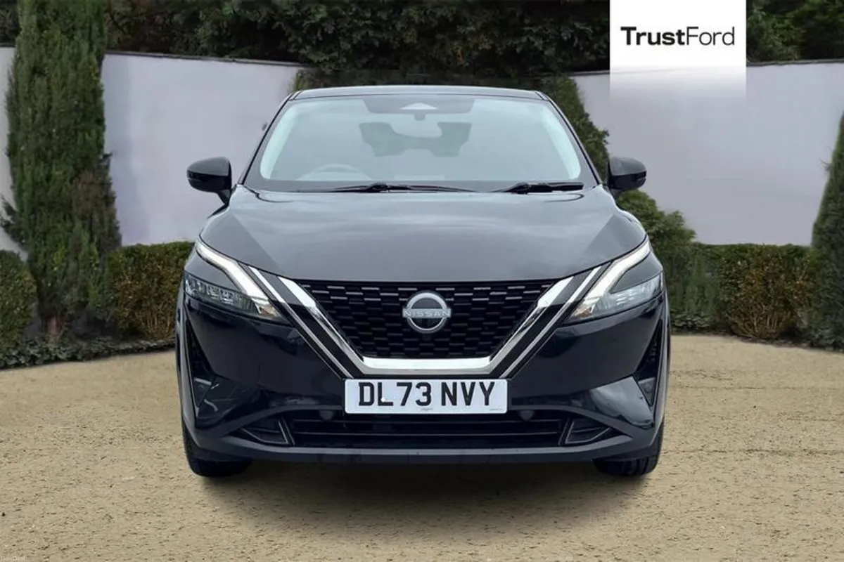 Nissan Qashqai 1.3 DiG-T MH 158 Acenta Premium 5dr - Image 6