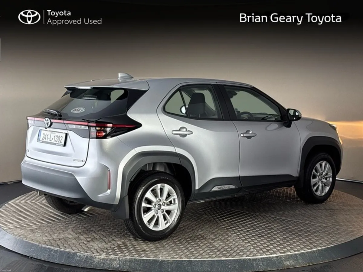 Toyota Yaris Cross HYBRID LUNA - Image 2