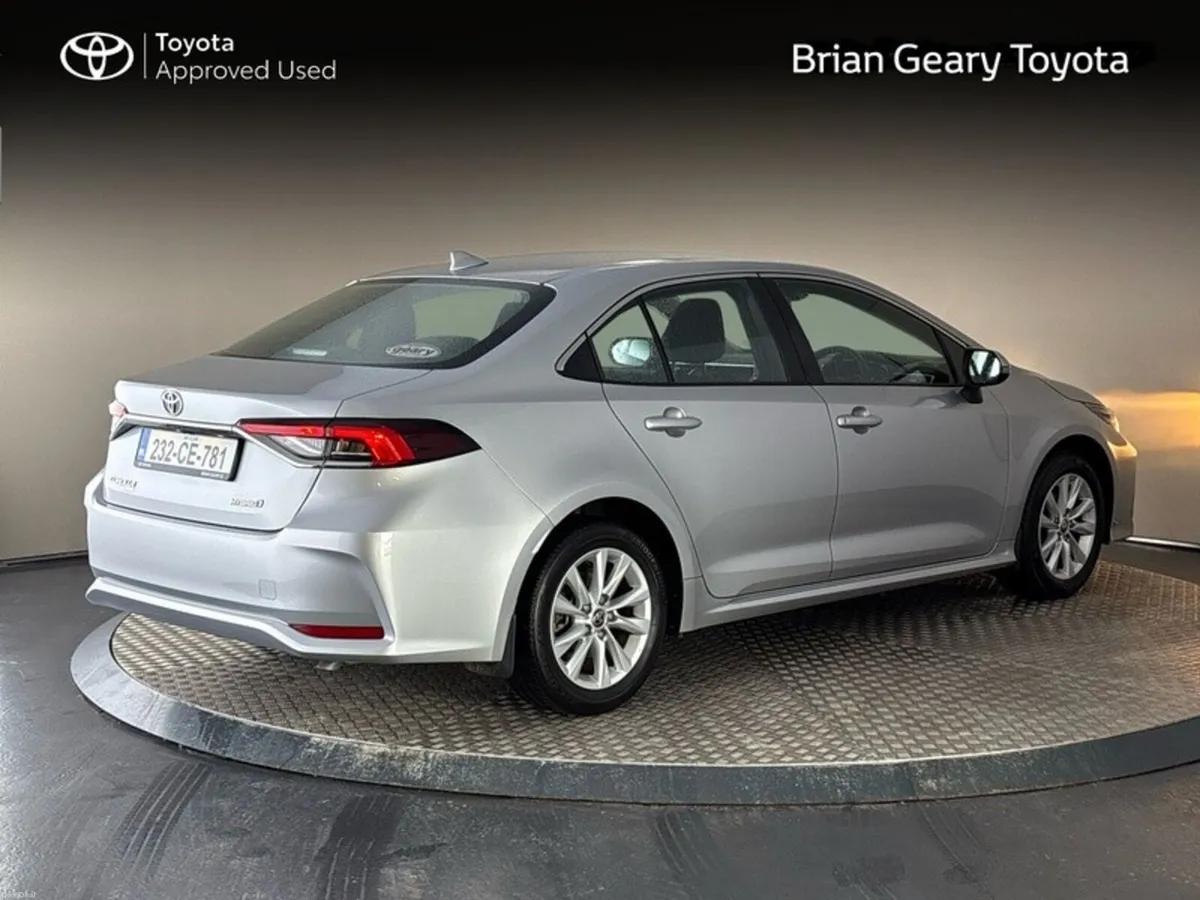 Toyota Corolla HYBRID LUNA SALOON - Image 2