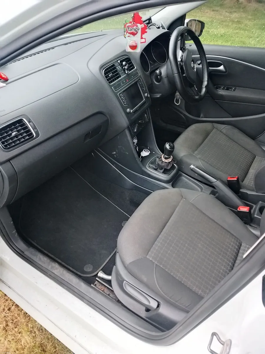 Volkswagen Polo 2016 - Image 2