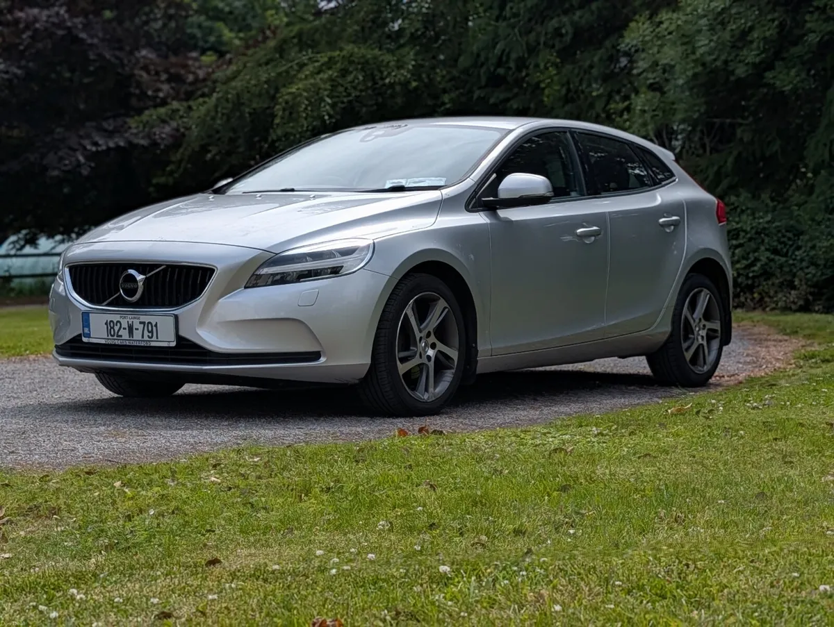 2018 Volvo V40  2.0 Diesel warranty available - Image 3
