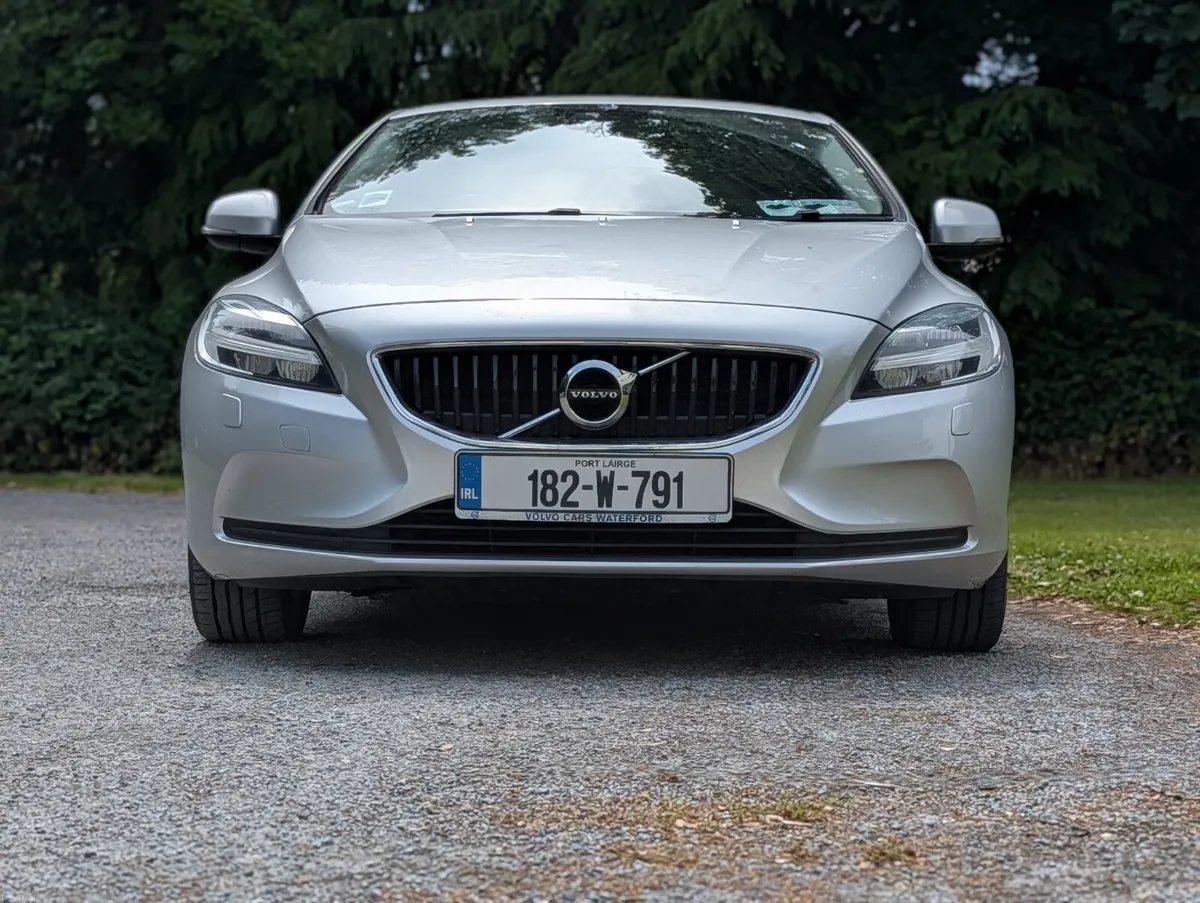 2018 Volvo V40  2.0 Diesel warranty available - Image 2