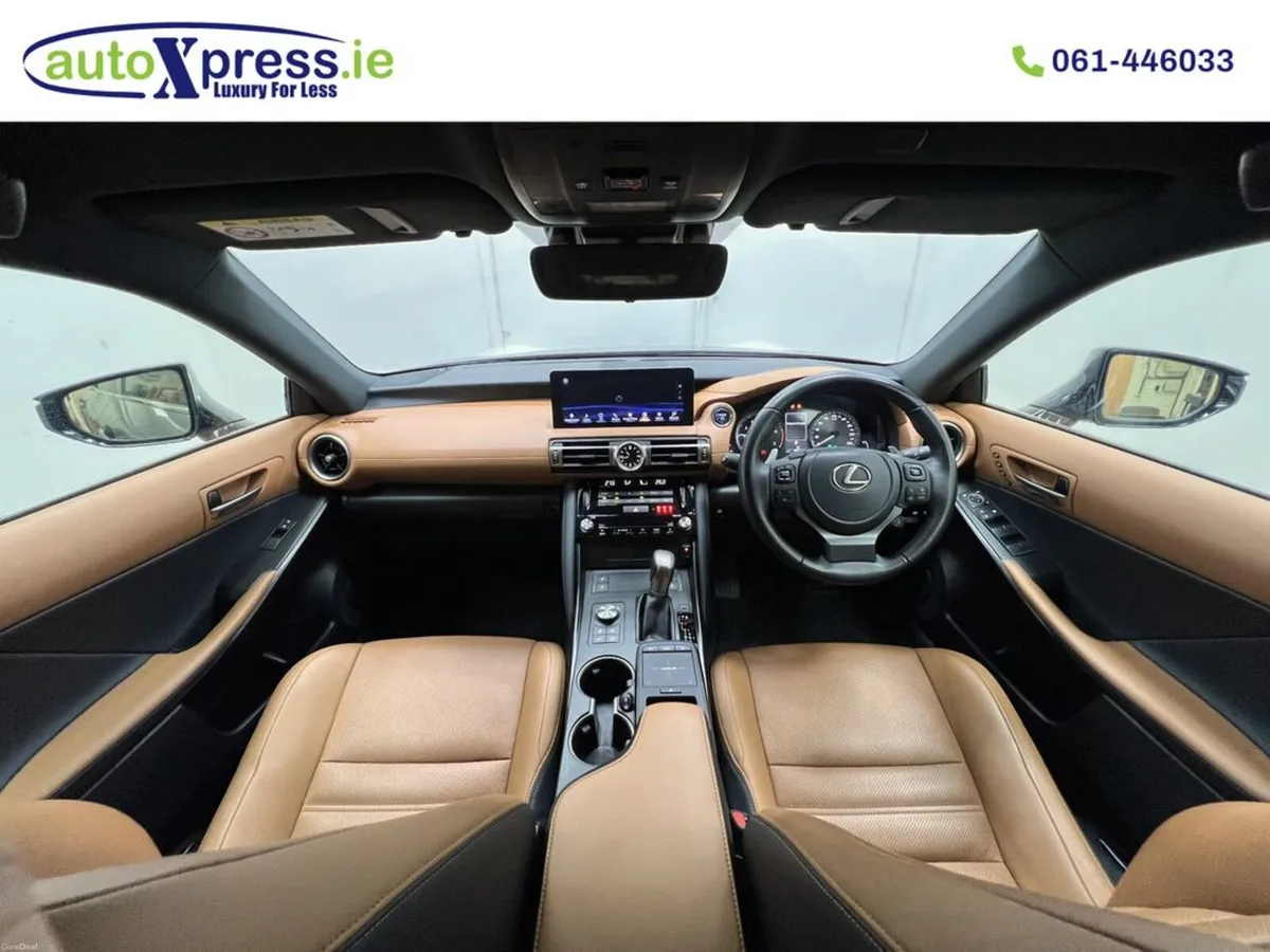 Lexus IS IS300H VERSION L - Image 2