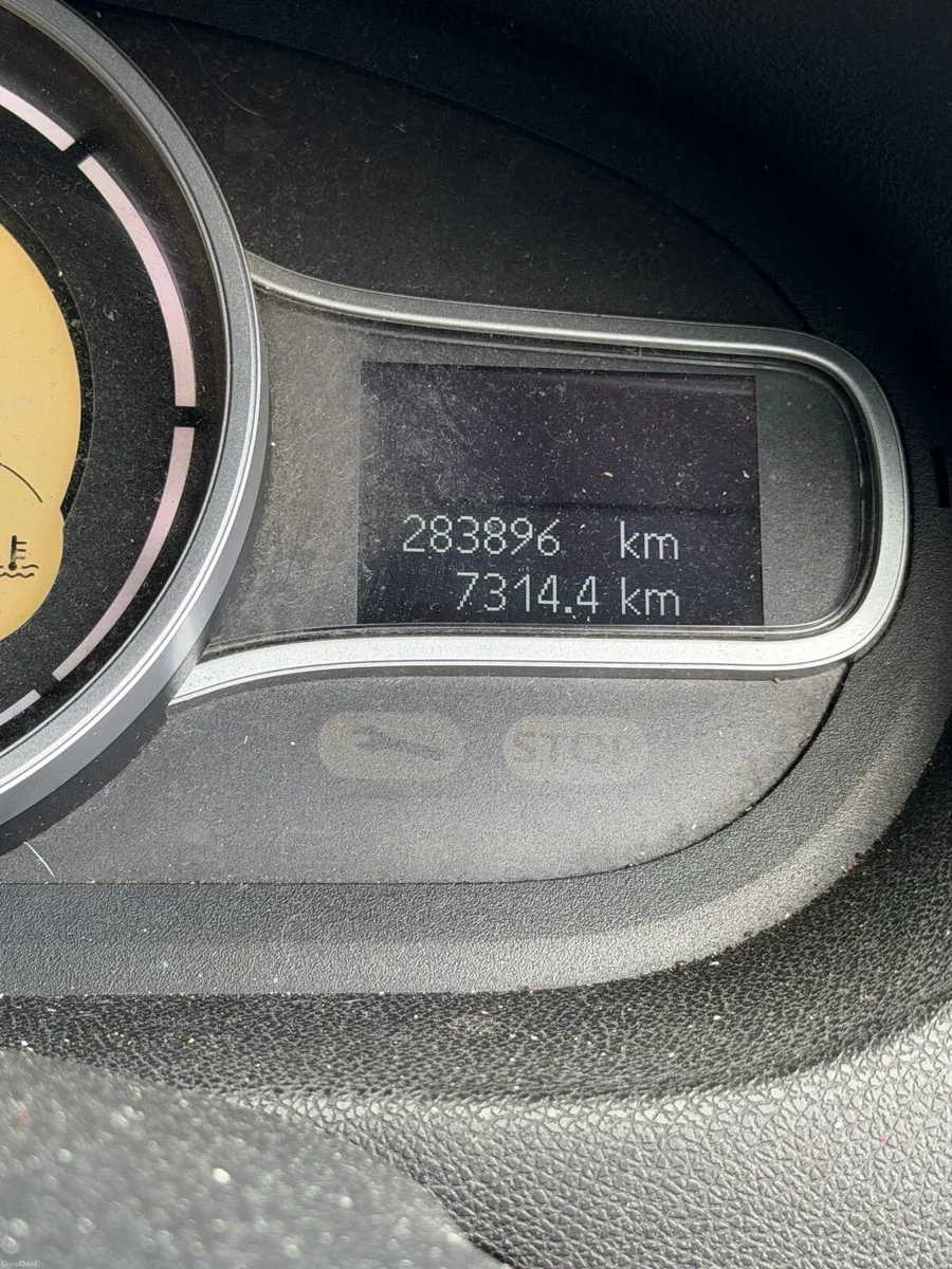Renault Fluence 2011 - Image 2