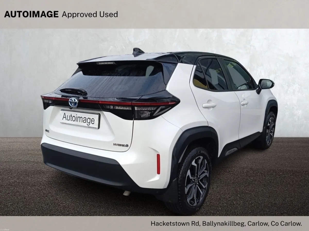 Toyota Yaris Cross 1.5 Hybrid Luna Sport (Pearl wh - Image 2