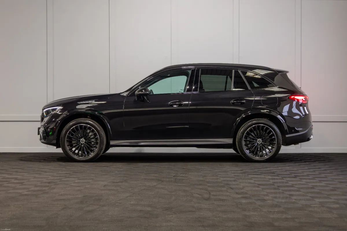 252 Mercedes-Benz GLC 300e Urban Edition - Image 3