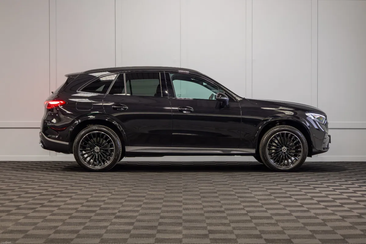 252 Mercedes-Benz GLC 300e Urban Edition - Image 6