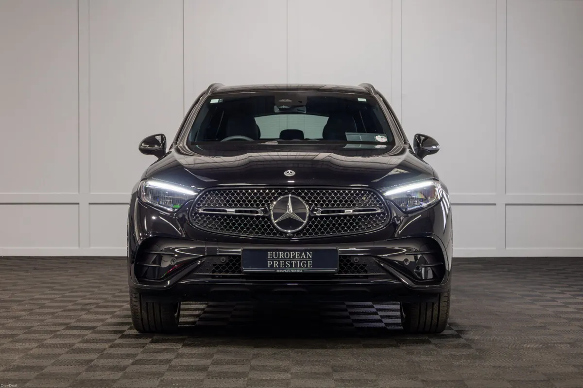 252 Mercedes-Benz GLC 300e Urban Edition - Image 2