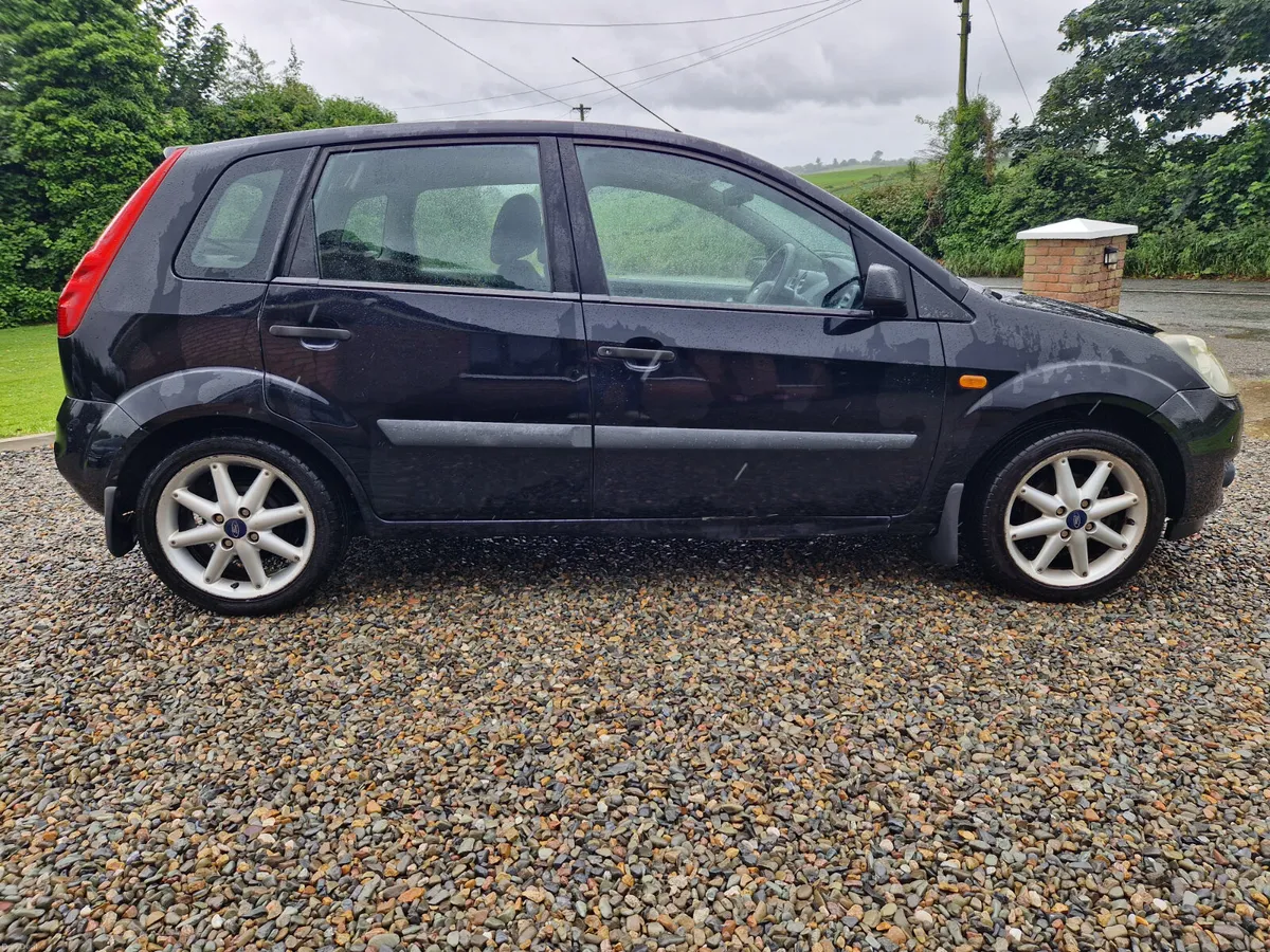 Ford Fiesta 1.25 petrol zetec steel 5 door low kms - Image 2