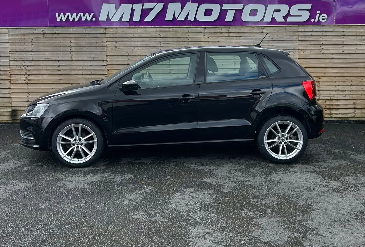 VOLKSWAGEN POLO! LOW KMS, UPGRADED ALLOYS - Image 4