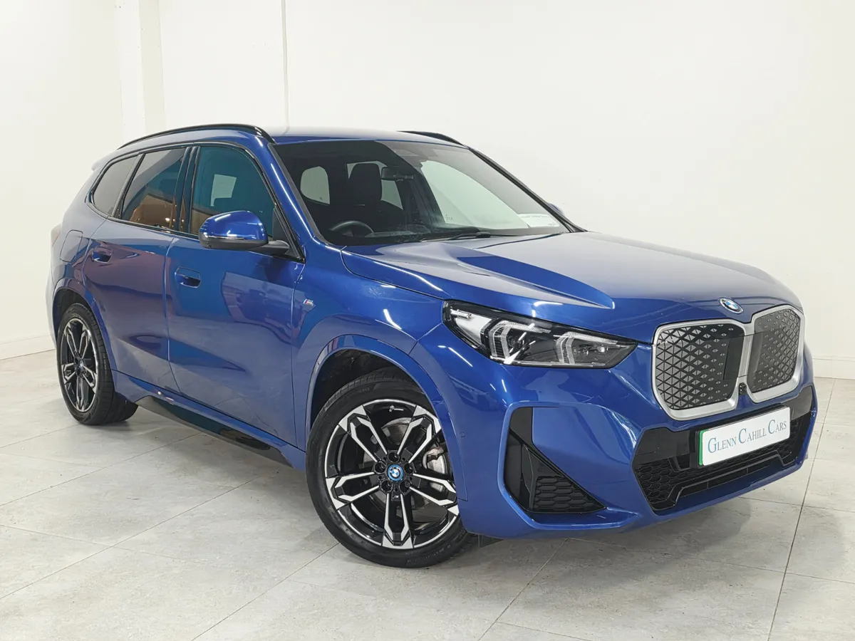 2025 BMW iX1 eDrive 65 kWh - Tech+ Pack - Image 4