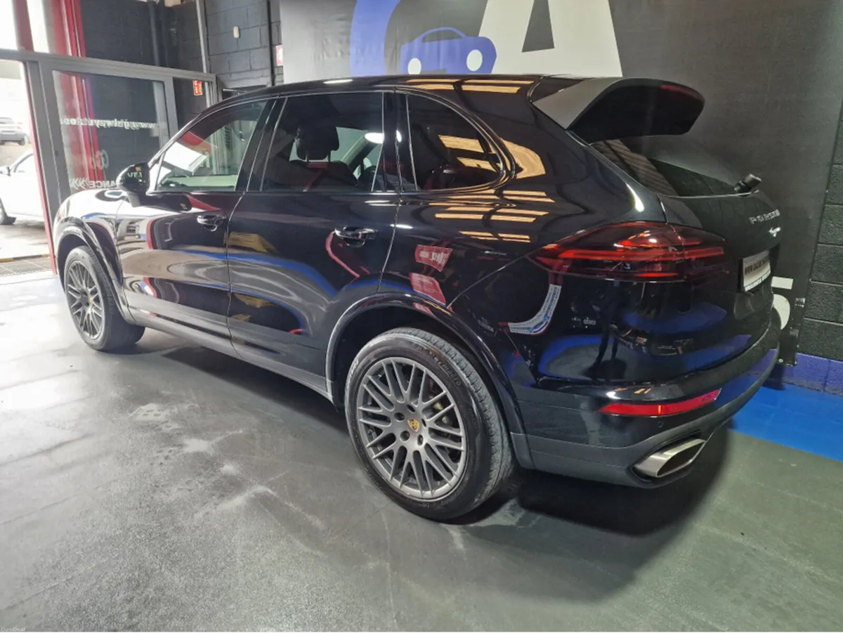 Porsche Cayenne 3.0 V6 DIESEL ** PAN ROOF, SAT NAV - Image 6