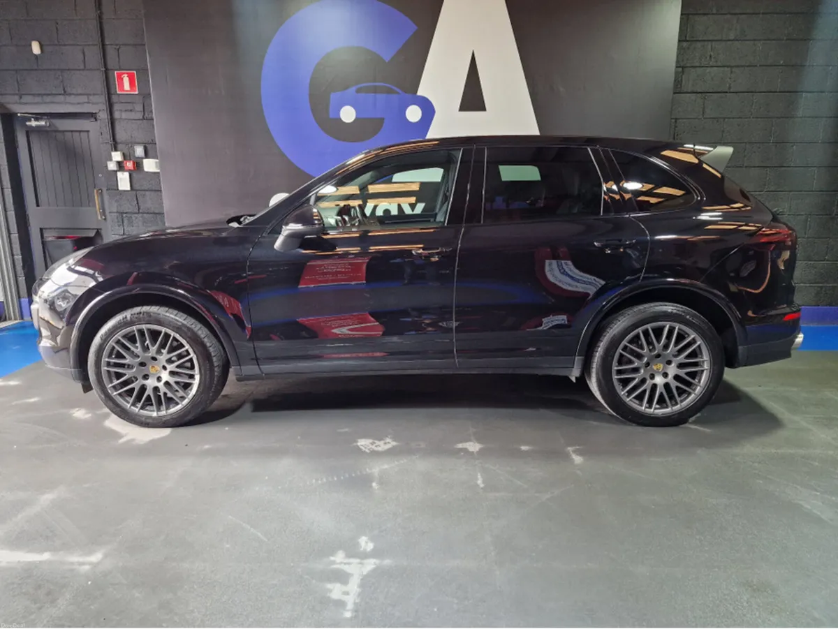 Porsche Cayenne 3.0 V6 DIESEL ** PAN ROOF, SAT NAV - Image 5