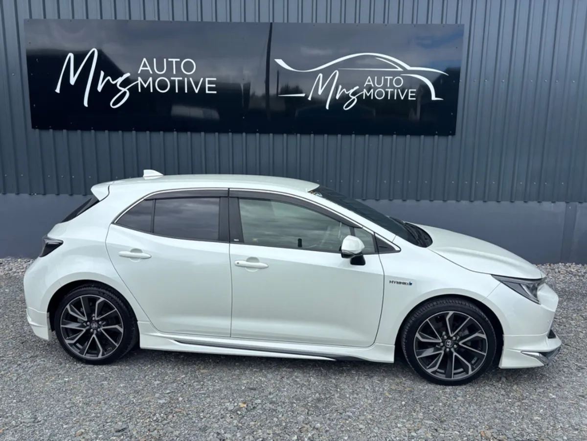 Toyota Corolla HYBRID SPORT - Image 2