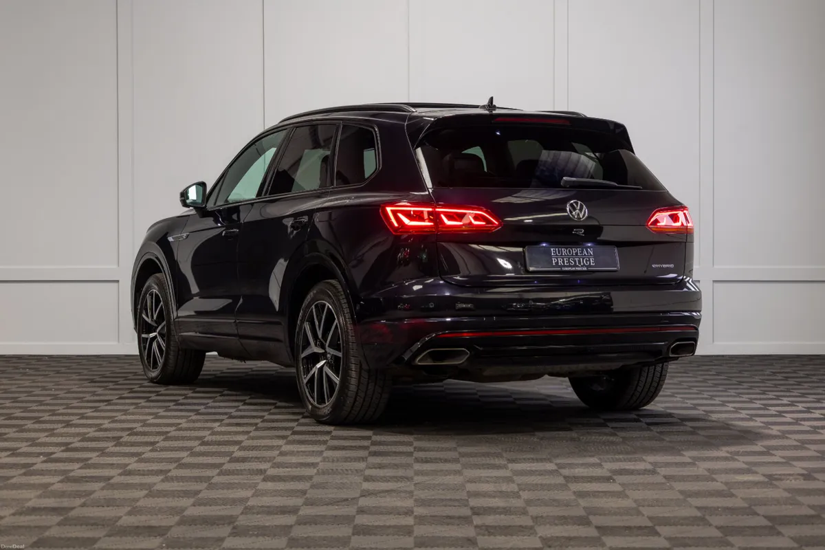 212 Volkswagen Touareg R - Image 4