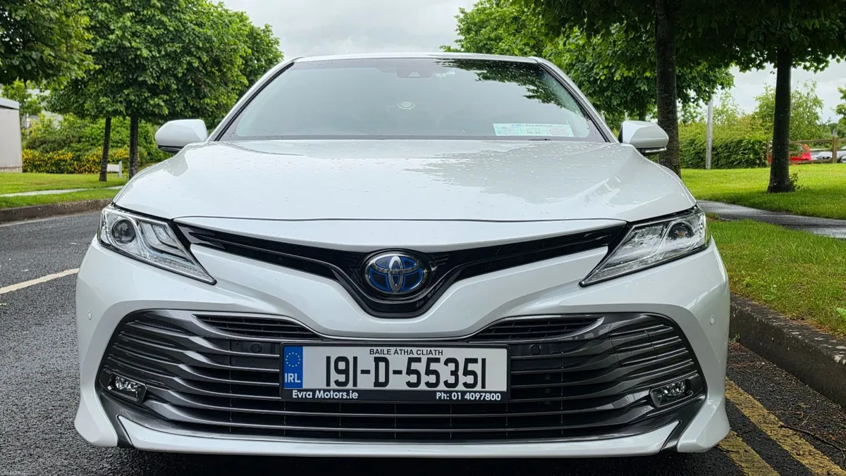 Toyota Camry 2019 - Image 2