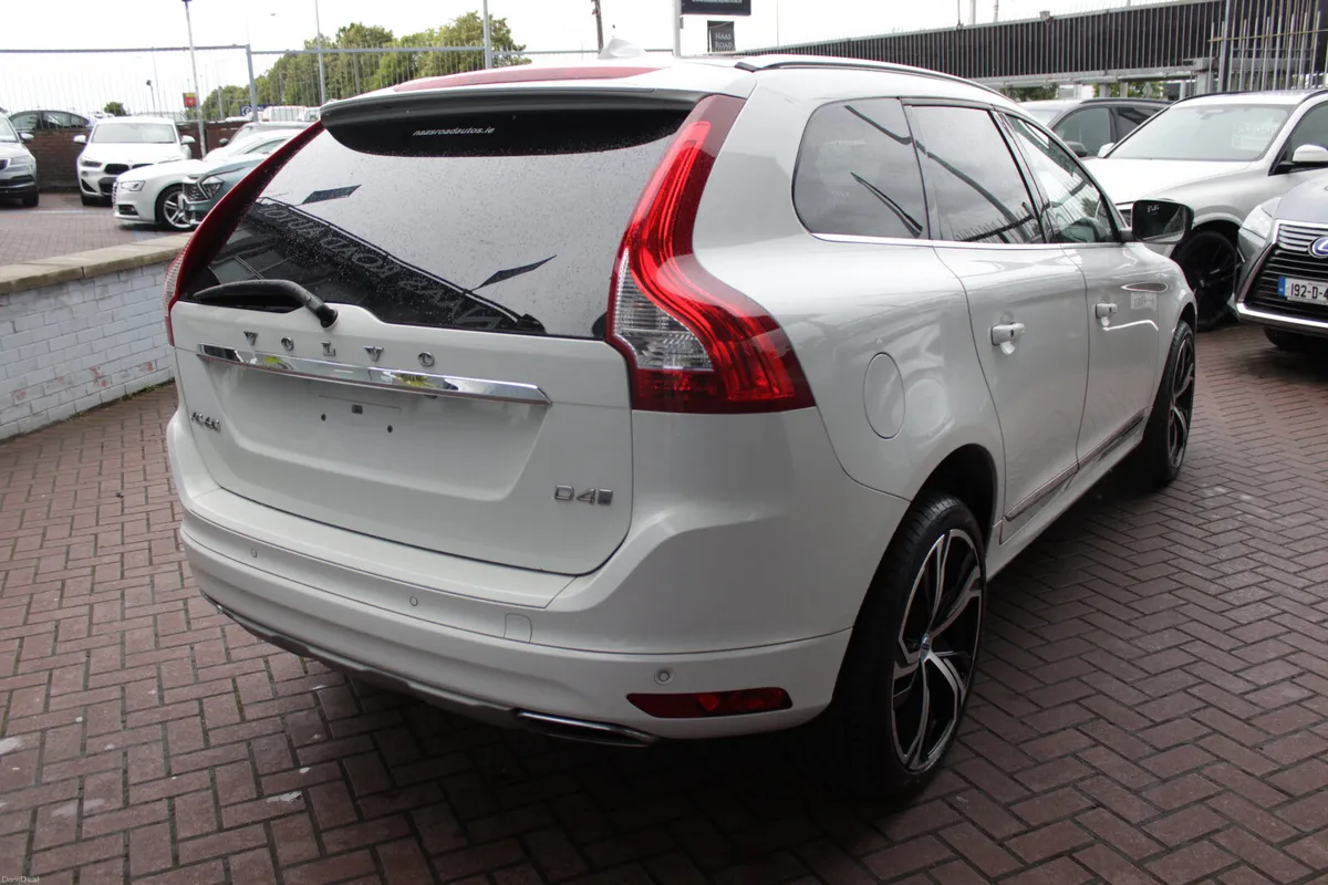 2017 VOLVO XC60 INSCRIPTION 5DR AUTO ESTATE - Image 4