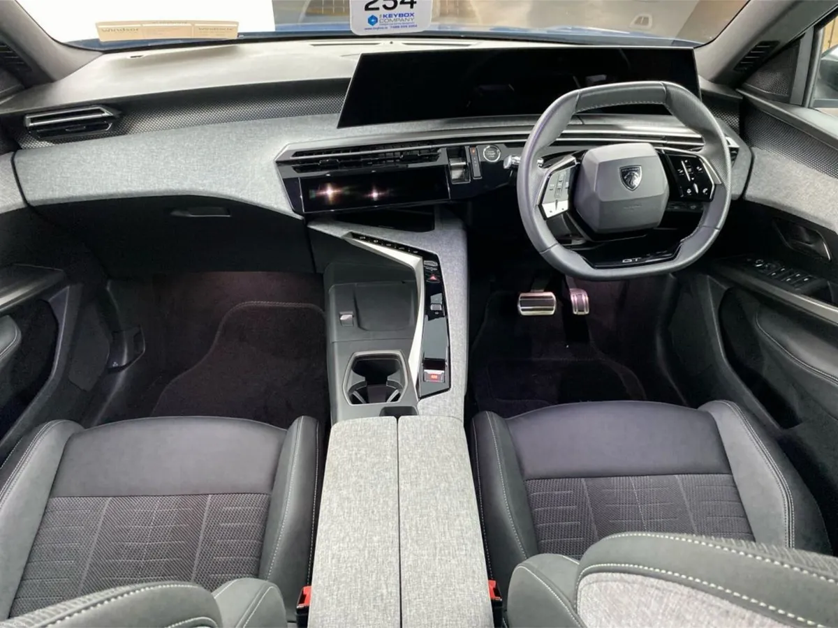 Peugeot 5008 E-5008 Gt  GT  210 Electric 73kWh Aut - Image 4