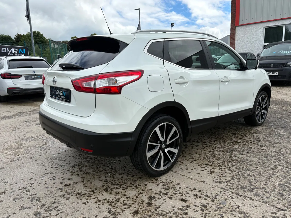 Nissan Qashqai Tekna 1.5dci Pan Roof - Image 4