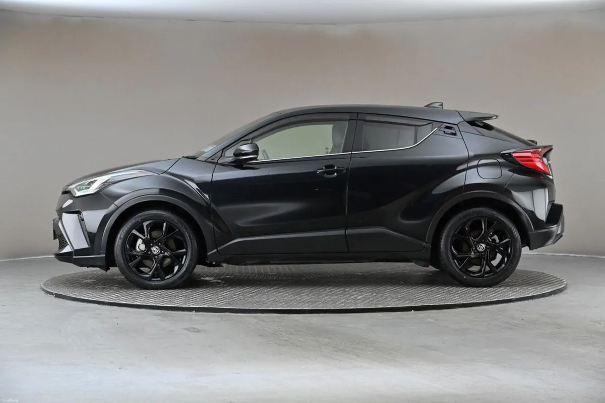 Toyota C-HR 1.8 HYBRID **HALF LEATHER**360 PAN CAM - Image 5