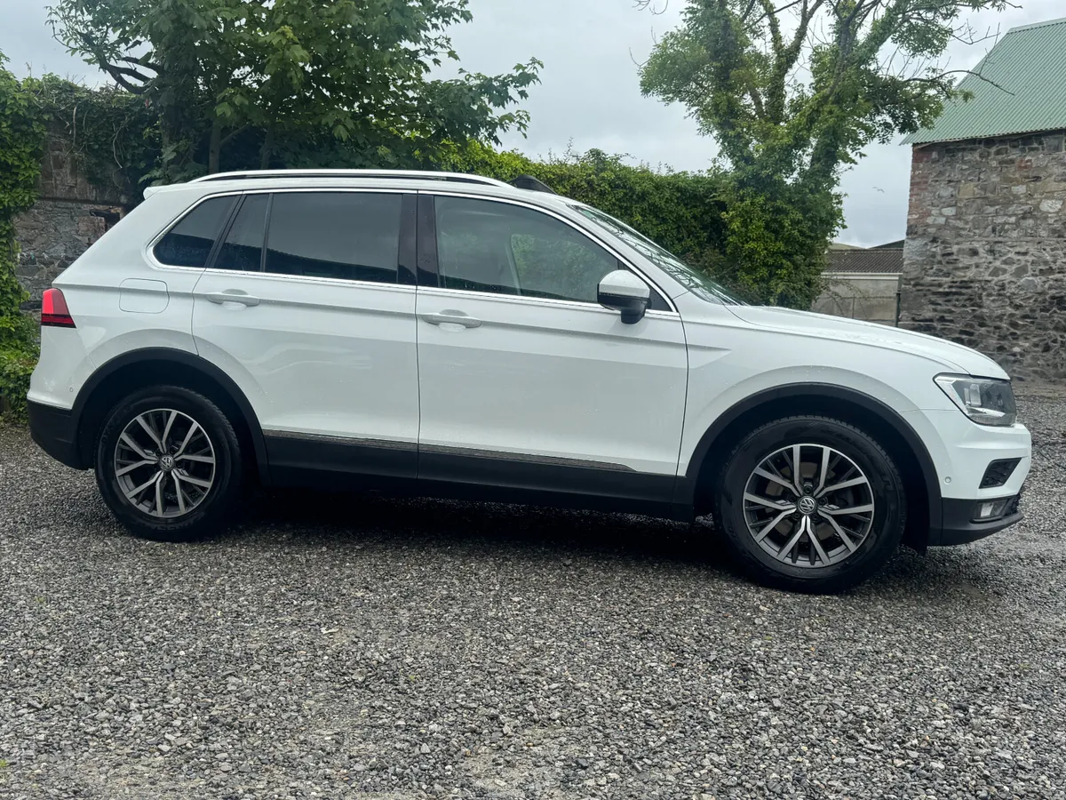 2018 VW Tiguan 2.0 Pan Roof - Image 3