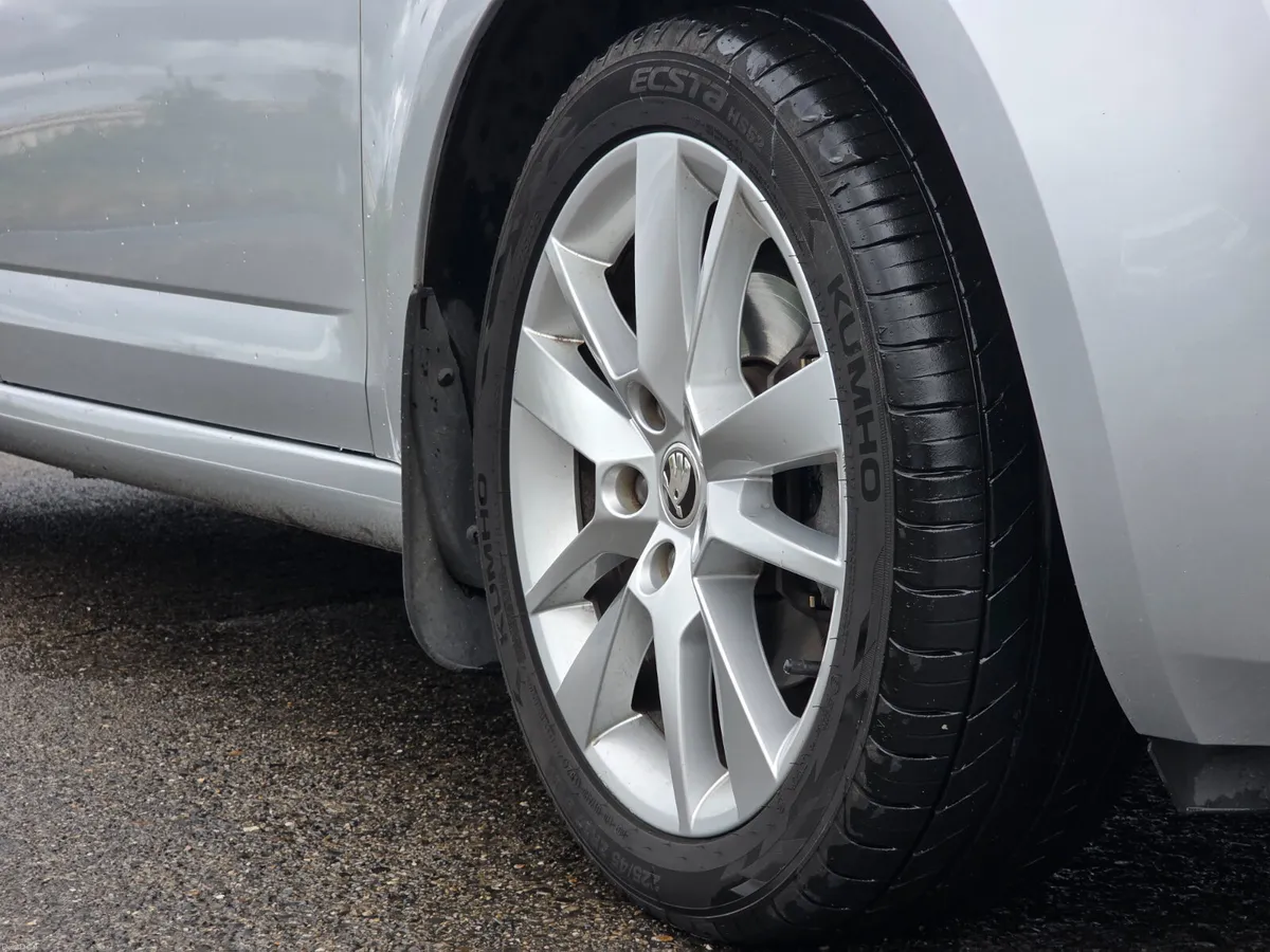 Skoda Octavia 1.0TSI Automatic - Image 2