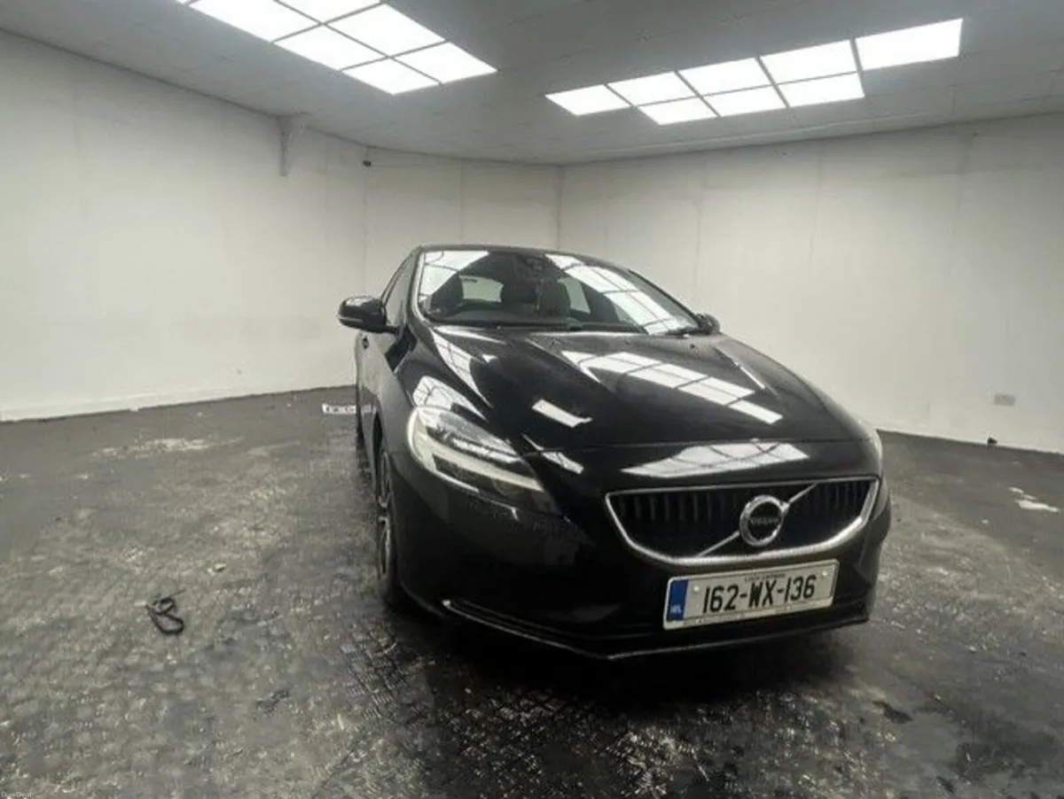 Volvo V40 2016 - Image 2