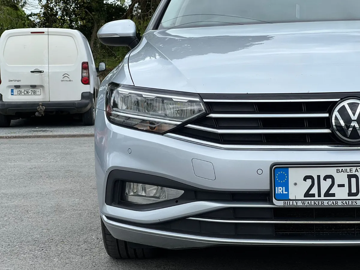 Volkswagen Passat 2021 - Image 4