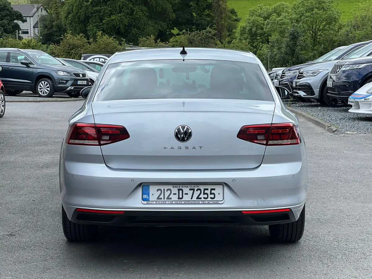 Volkswagen Passat 2021 - Image 5