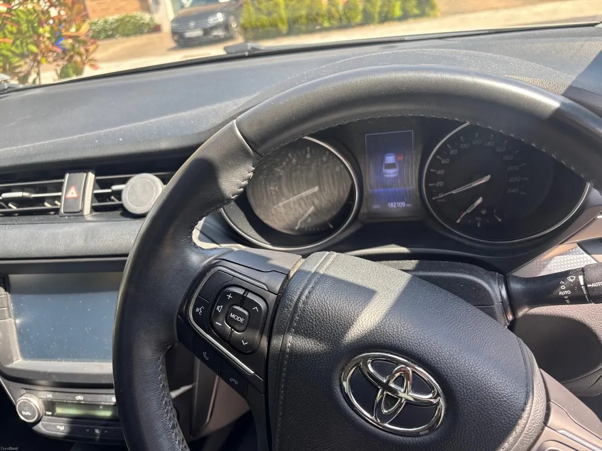 Toyota Avensis 2016 - Image 2