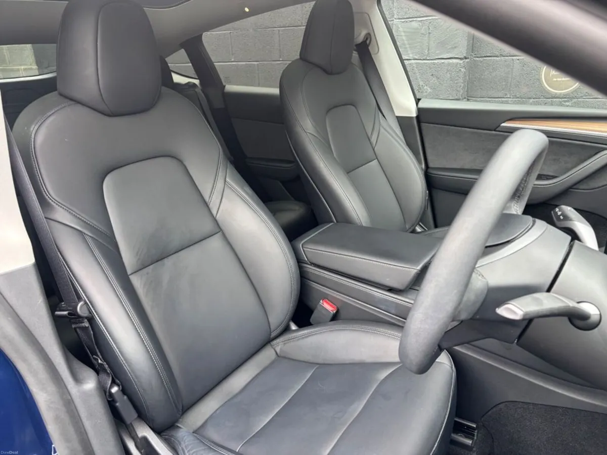 Tesla Model Y Long Range AWD - Image 3