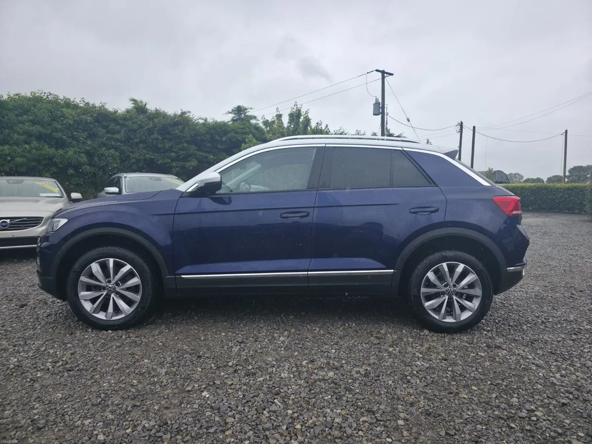 2021 Volkswagen T-Roc - Image 2