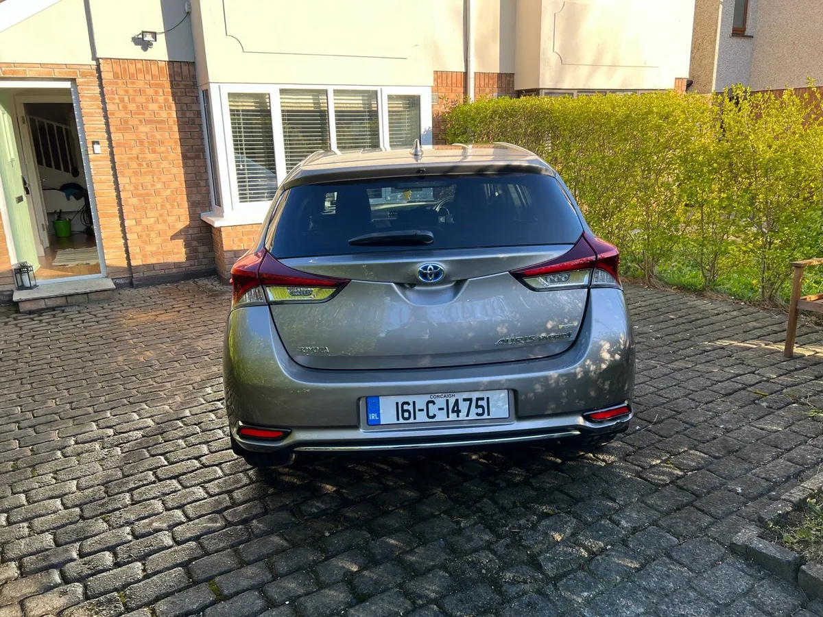 Toyota Auris Hybrid - Image 3